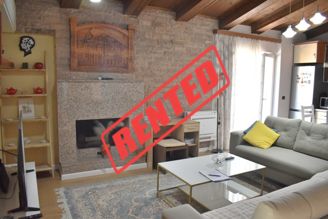 Apartament 1+1 me qira ne rrugen Ali Visha prane Shkolles MIhal Grameno ne Tirane.
Pozicionohet ne 